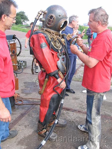 IMG_2184.JPG - In totaal weegt dit (Siebe Gorman) pak ca. 80 kg!!